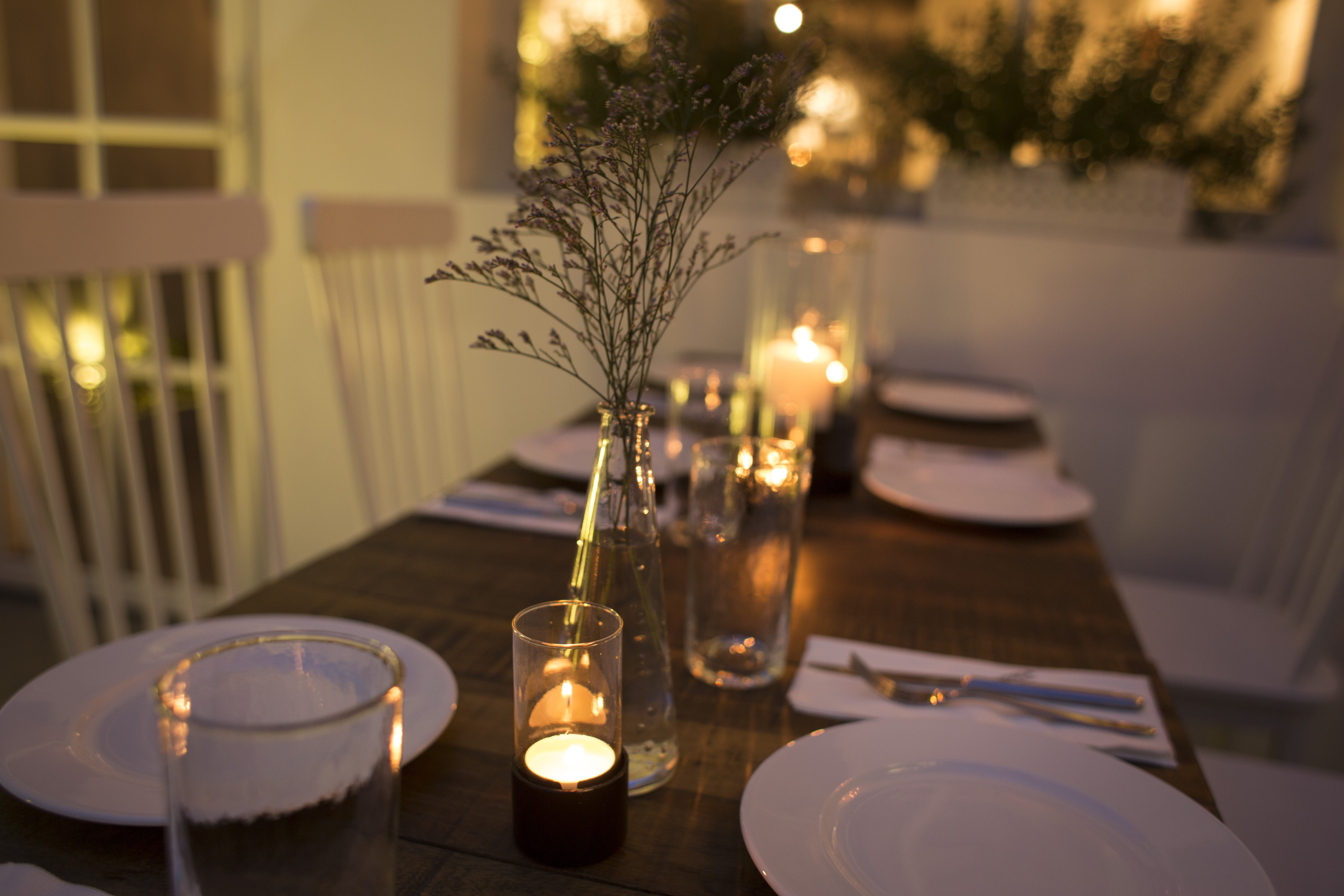 OUTDOOR TABLE SET UP